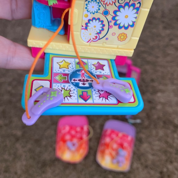 Fisher Price Loving Family Dollhouse Accessories Gaming System Slumber Party Lot - Picture 3 of 9